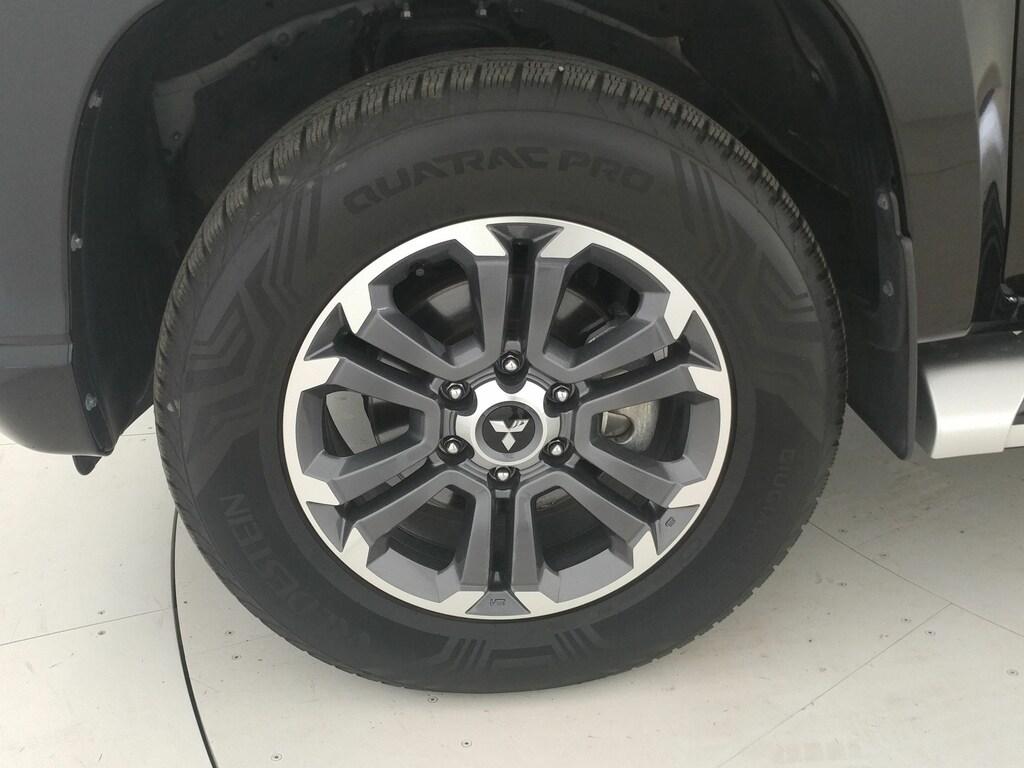 Mitsubishi L200 d.cab 2.3d Intense 4wd 150cv auto