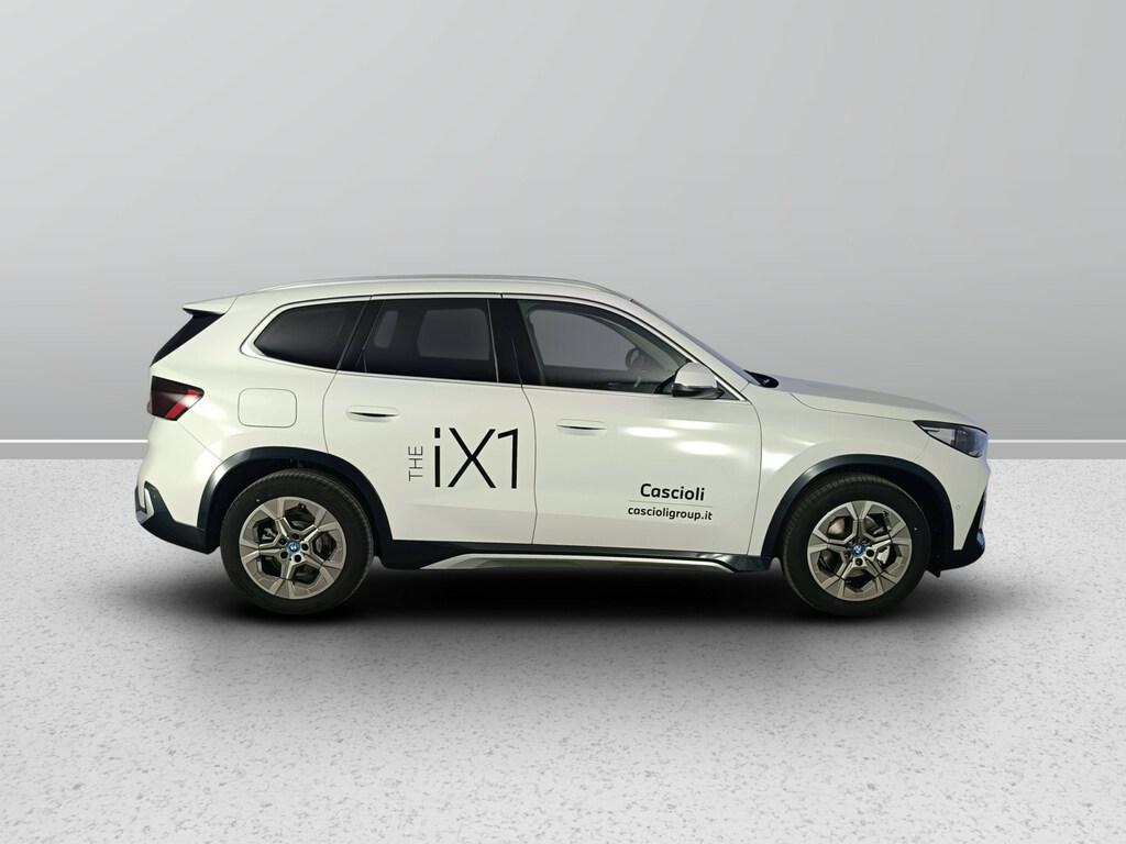 BMW iX1 edrive 20 X-Line