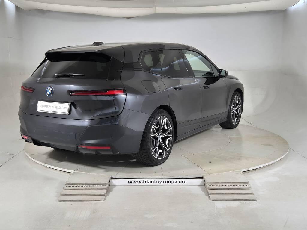 BMW iX xdrive40 pacchetto sportivo