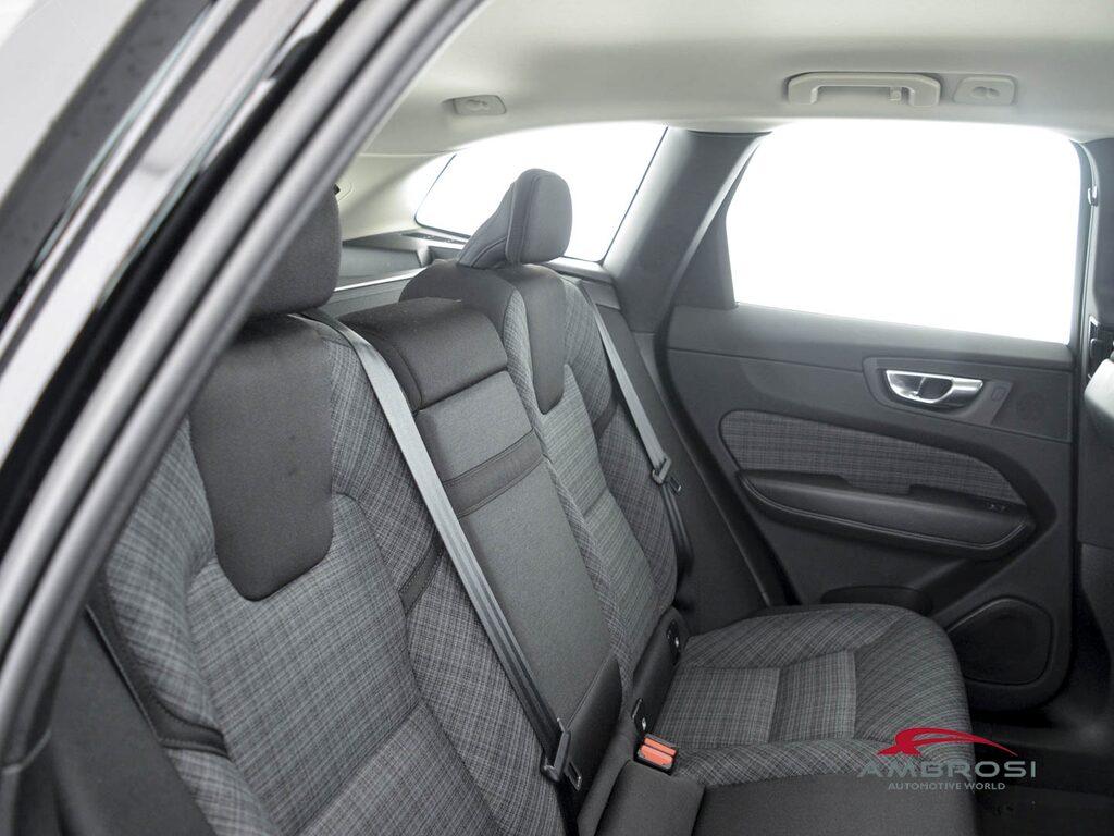 Volvo XC60 2.0 B4 Momentum auto