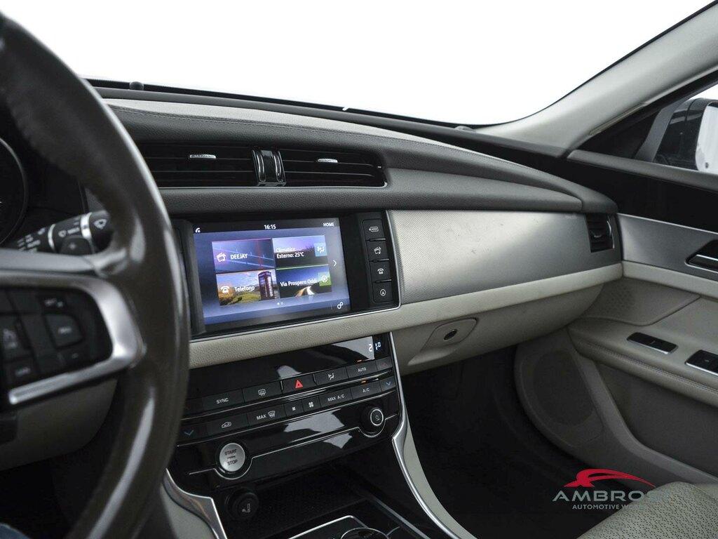 Jaguar XF 2.0d i4 Pure awd 240cv auto my18