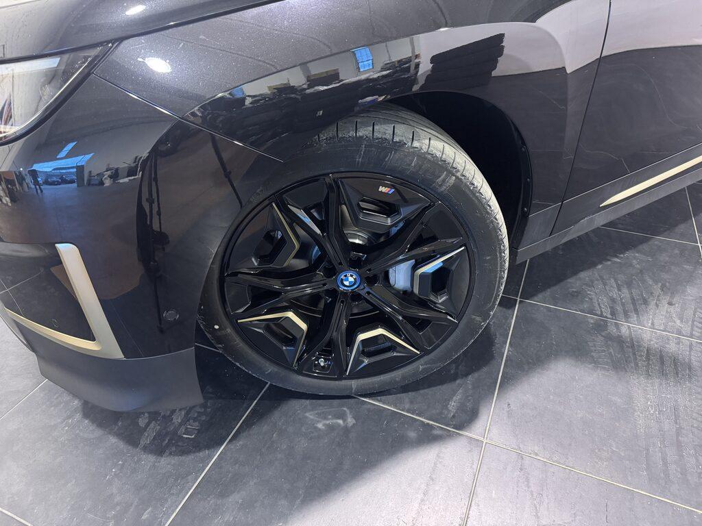 BMW iX xdrive40 pacchetto sportivo