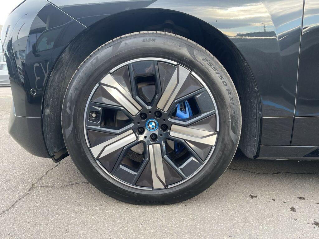 BMW iX xdrive50 pacchetto sportivo