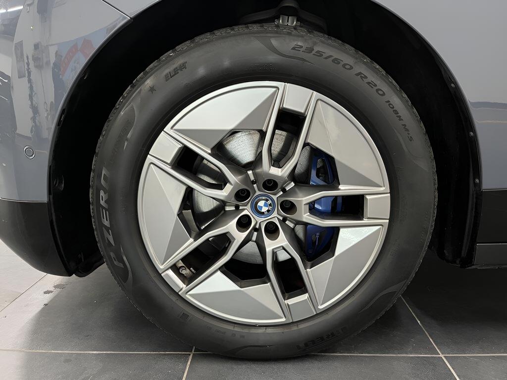 BMW iX xdrive50 pacchetto sportivo