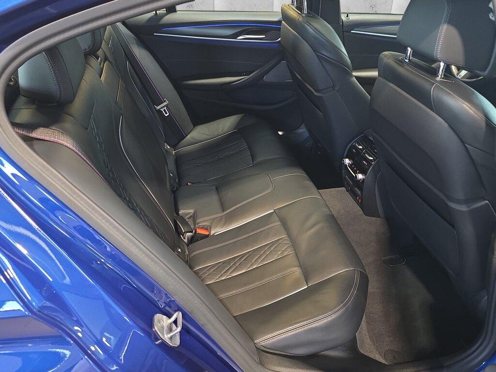 BMW Serie 5 M M550i mhev 48V xdrive