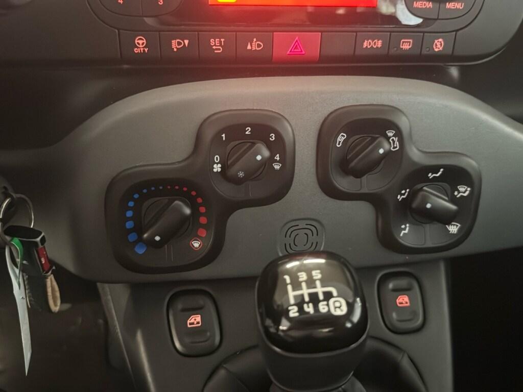 Fiat Panda 1.0 hybrid City Cross s&s 70cv 5p.ti