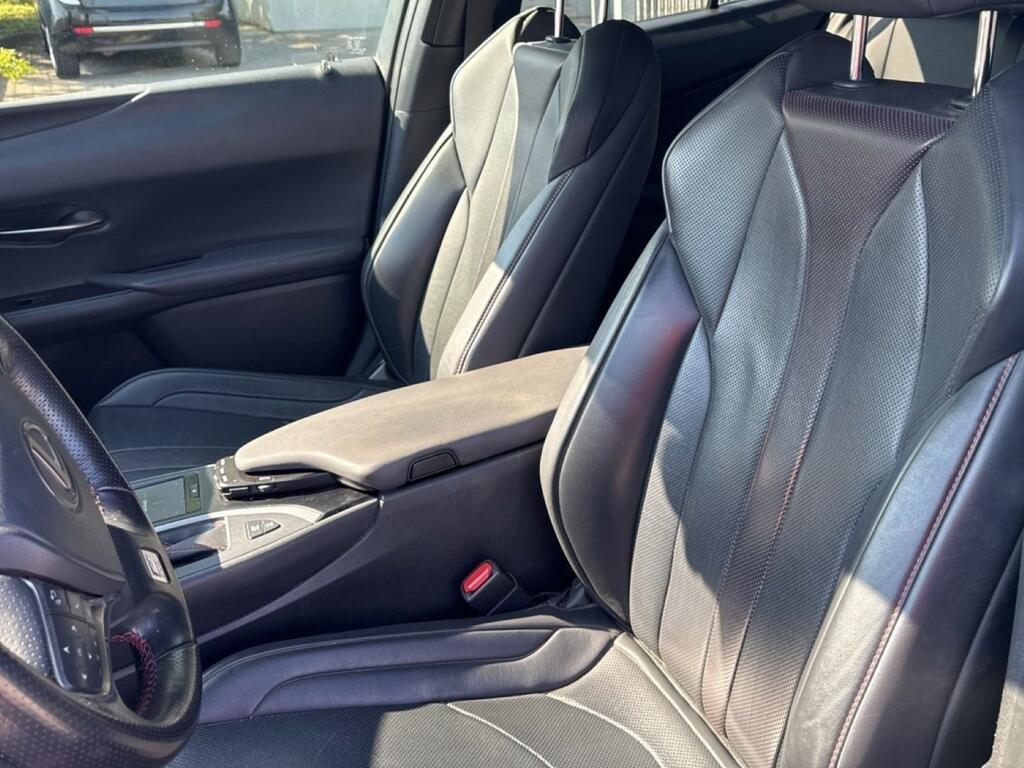 Lexus UX 250h Midnight 2wd cvt