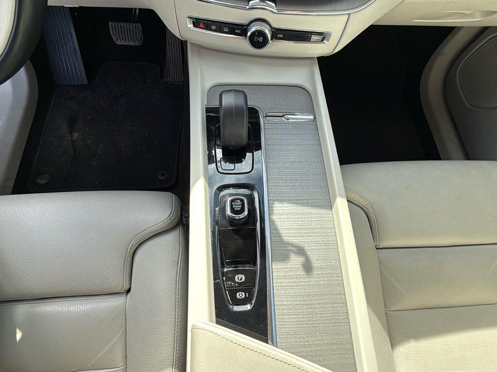 Volvo XC60 2.0 b4 Plus Bright awd auto