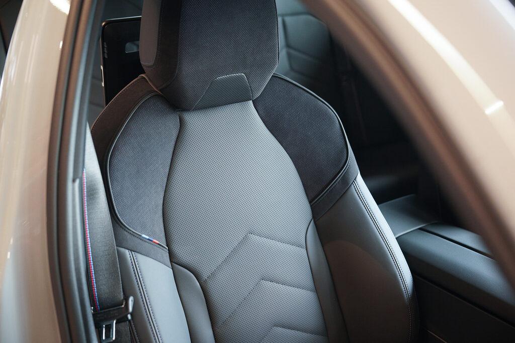 BMW i5 edrive40