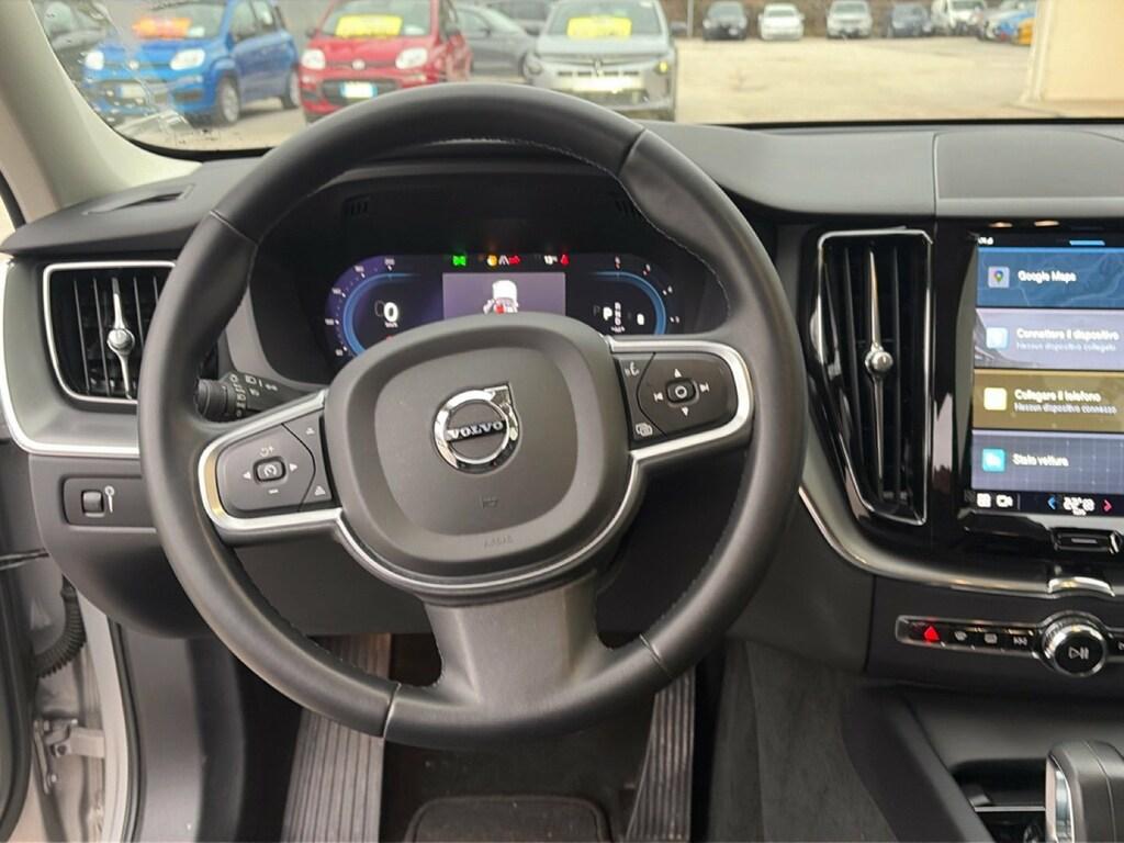 Volvo XC60 2.0 B4 Momentum auto