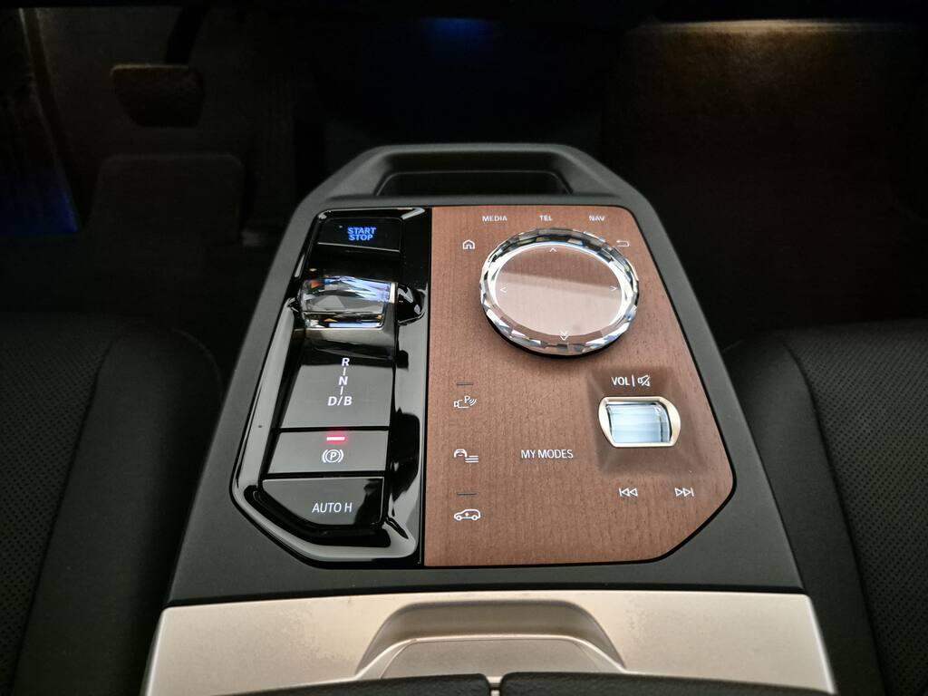 BMW iX xdrive50 pacchetto sportivo