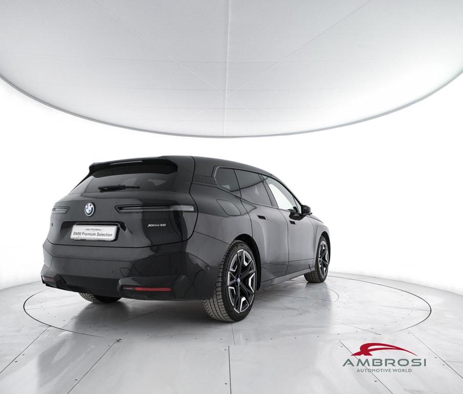 BMW iX xdrive50 pacchetto sportivo