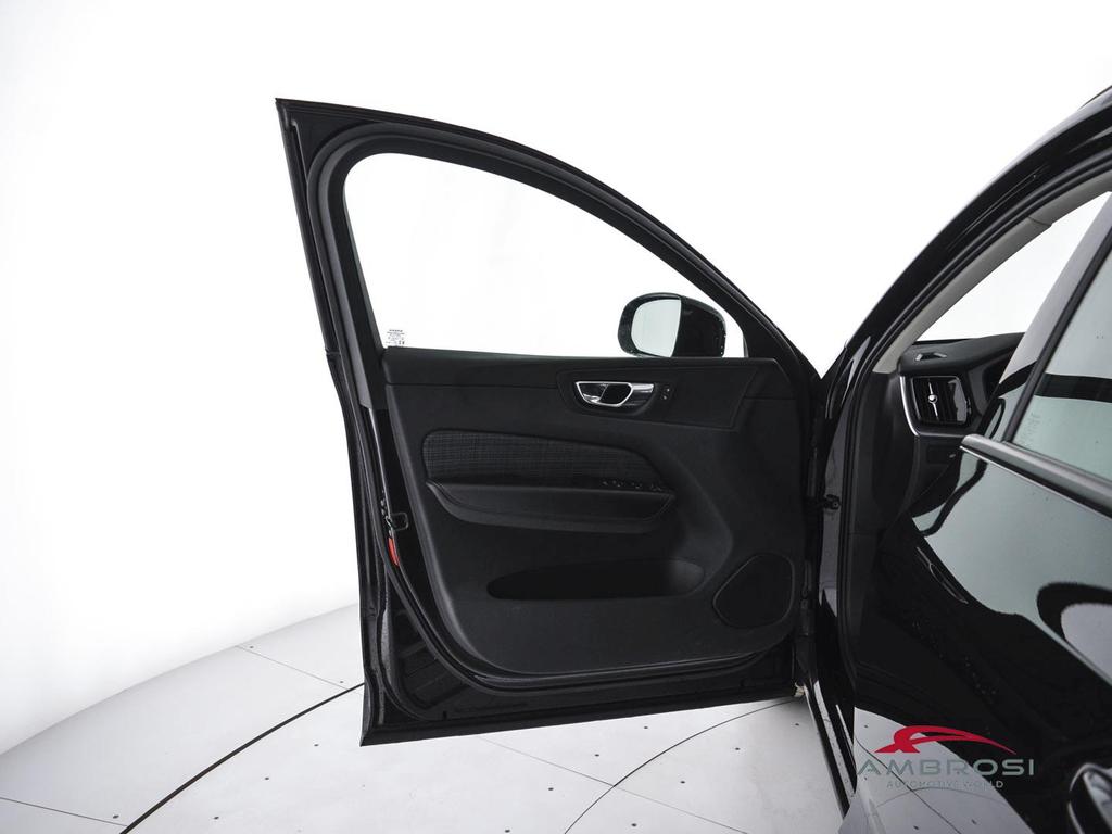 Volvo XC60 2.0 B4 Momentum auto