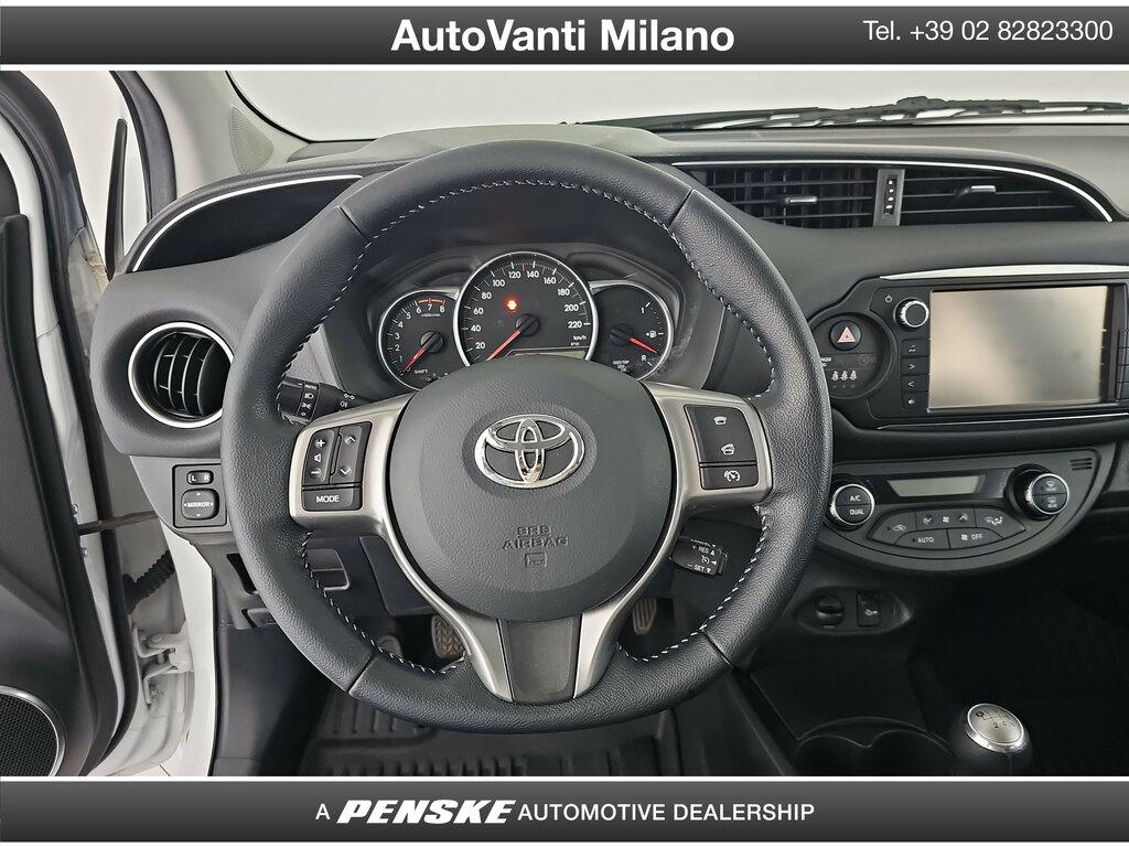 Toyota Yaris 1.3 Lounge 5p E6