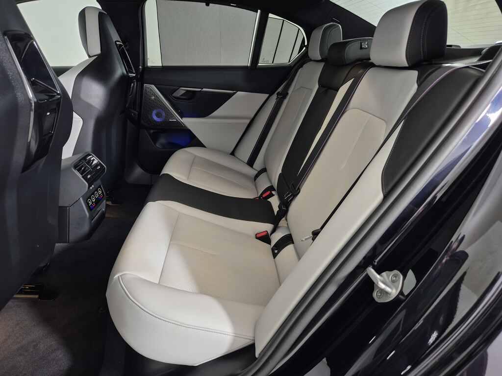 BMW M5 4.4 727cv auto