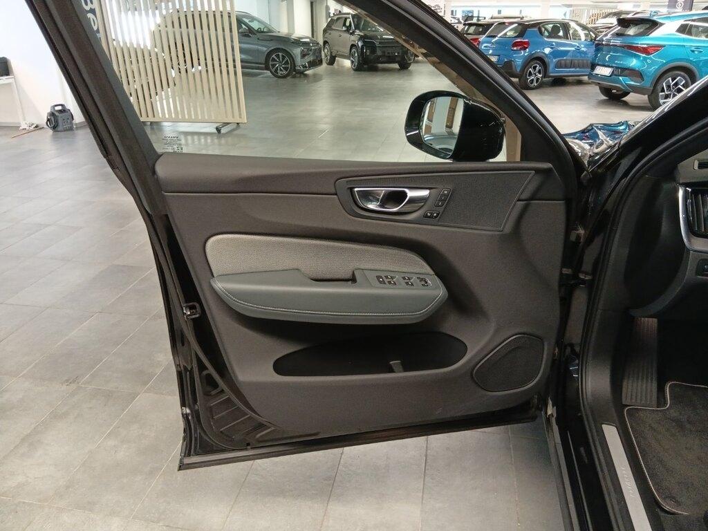 Volvo XC60 2.0 T6 plug-in Hybrid R-design awd auto