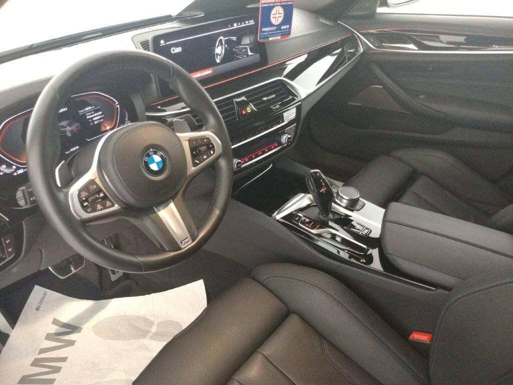BMW Serie 5 M M550i mhev 48V xdrive