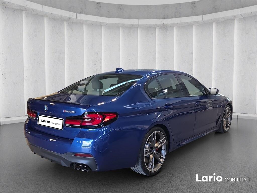 BMW Serie 5 M M550i mhev 48V xdrive