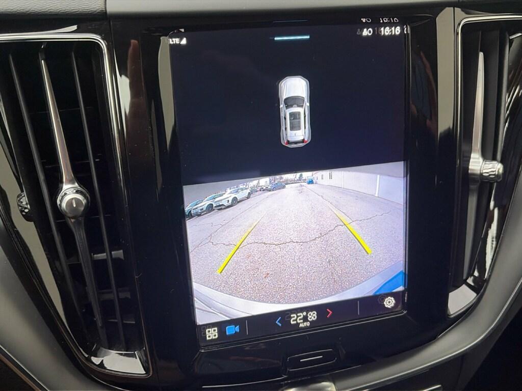 Volvo XC60 2.0 B4 Momentum auto