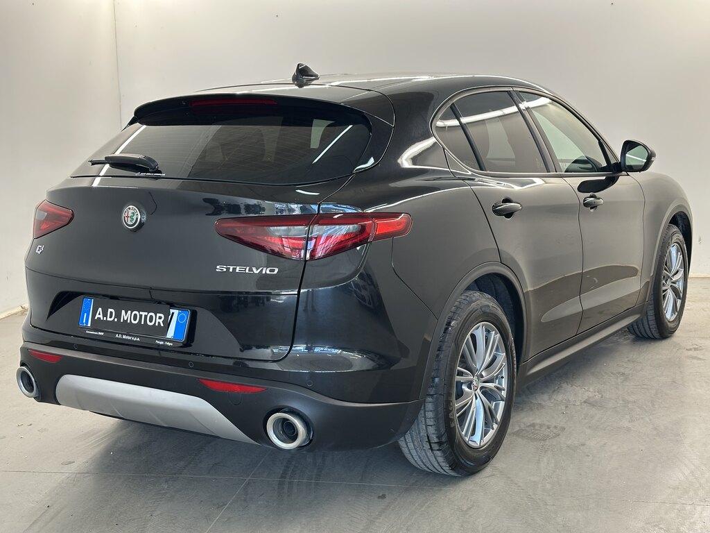 Alfa Romeo Stelvio 2.2 t Business Q4 190cv auto