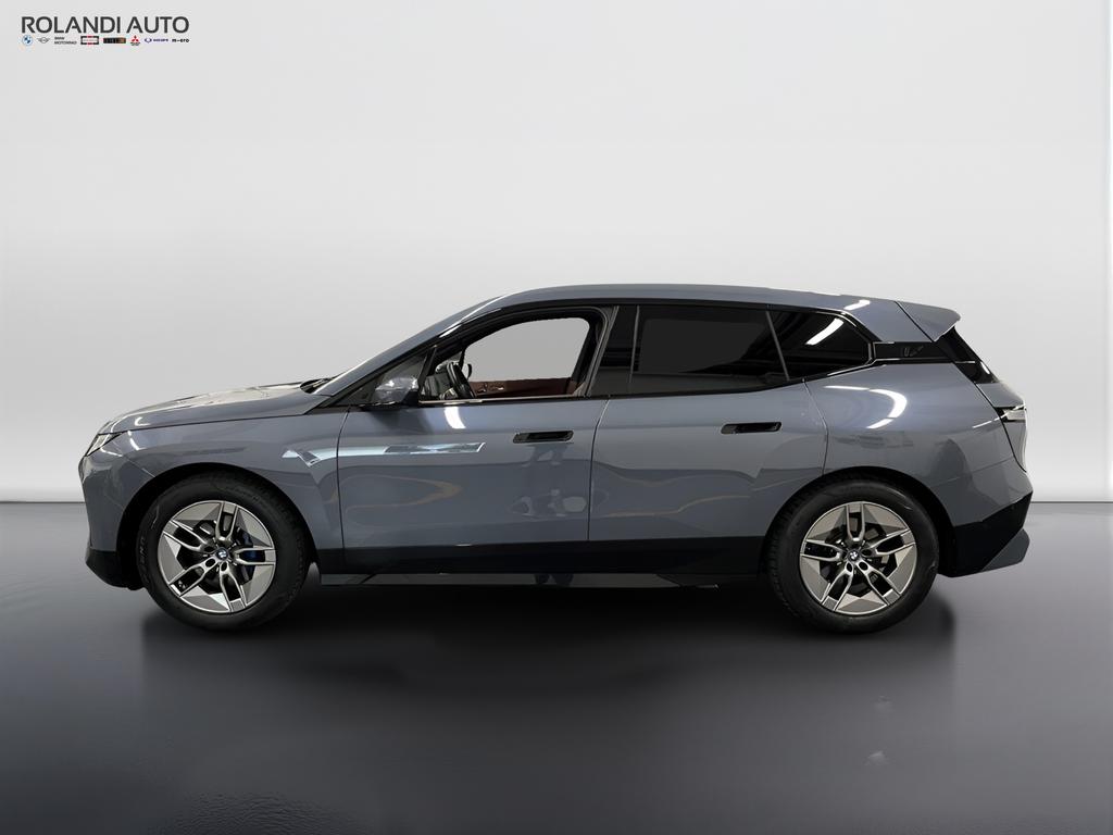 BMW iX xdrive50 pacchetto sportivo