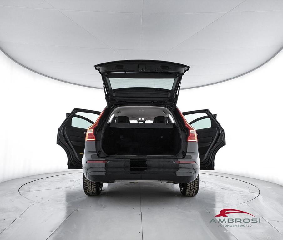 Volvo XC60 2.0 B4 Momentum auto