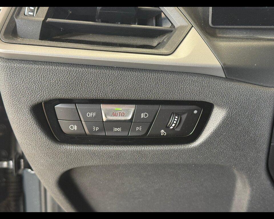 BMW Serie 3 318d Touring mhev 48V auto