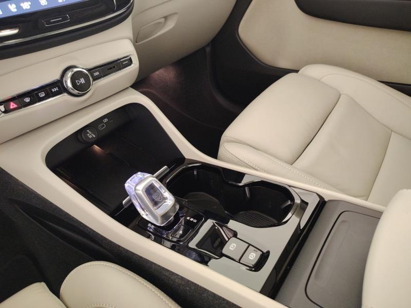Volvo XC40 2.0 b4 Ultimate Dark awd auto