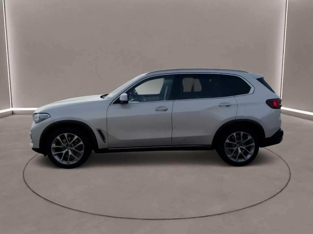 BMW X5 xdrive30d mhev 48V xLine auto