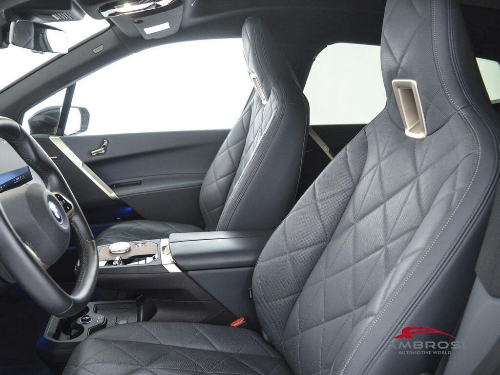 BMW iX xdrive50 pacchetto sportivo