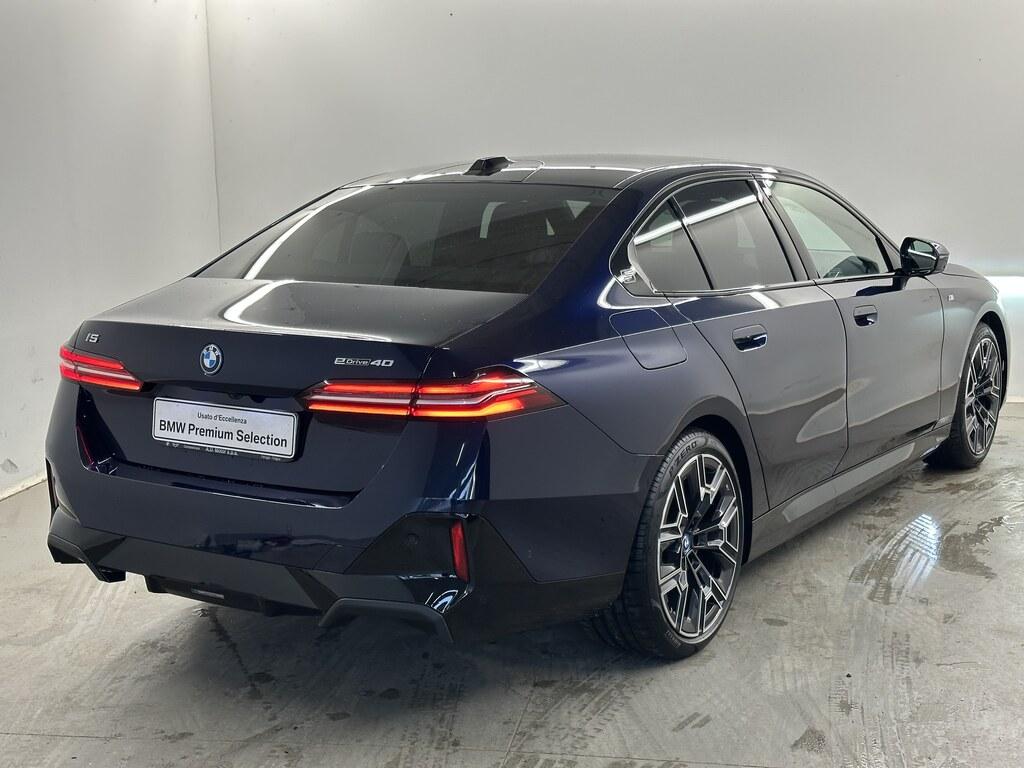 BMW i5 edrive40