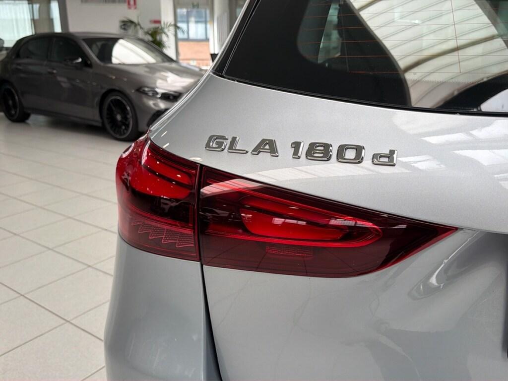 Mercedes GLA 180 d Progressive Advanced auto