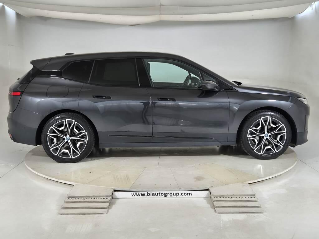 BMW iX xdrive40 pacchetto sportivo