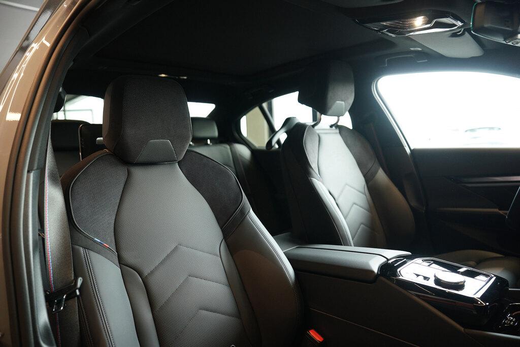 BMW i5 edrive40