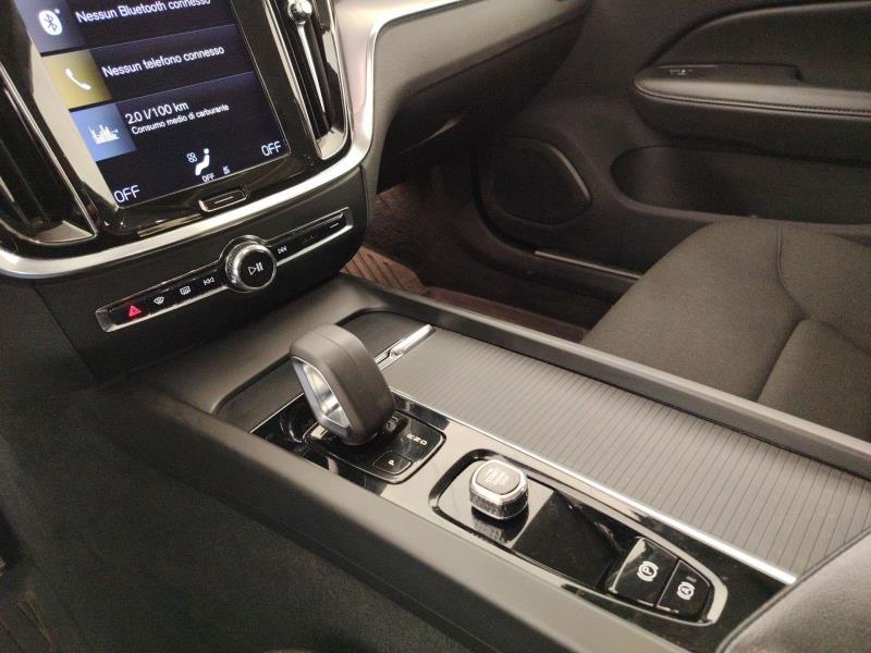 Volvo V60 2.0 B3 Momentum Business auto 7m