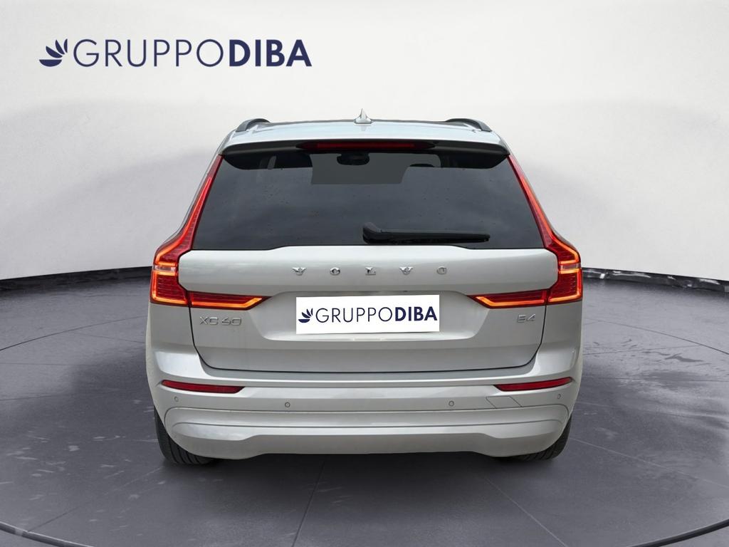 Volvo XC60 2.0 B4 Momentum auto