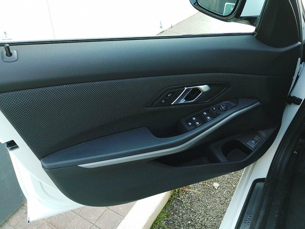 BMW Serie 3 318d Touring mhev 48V auto