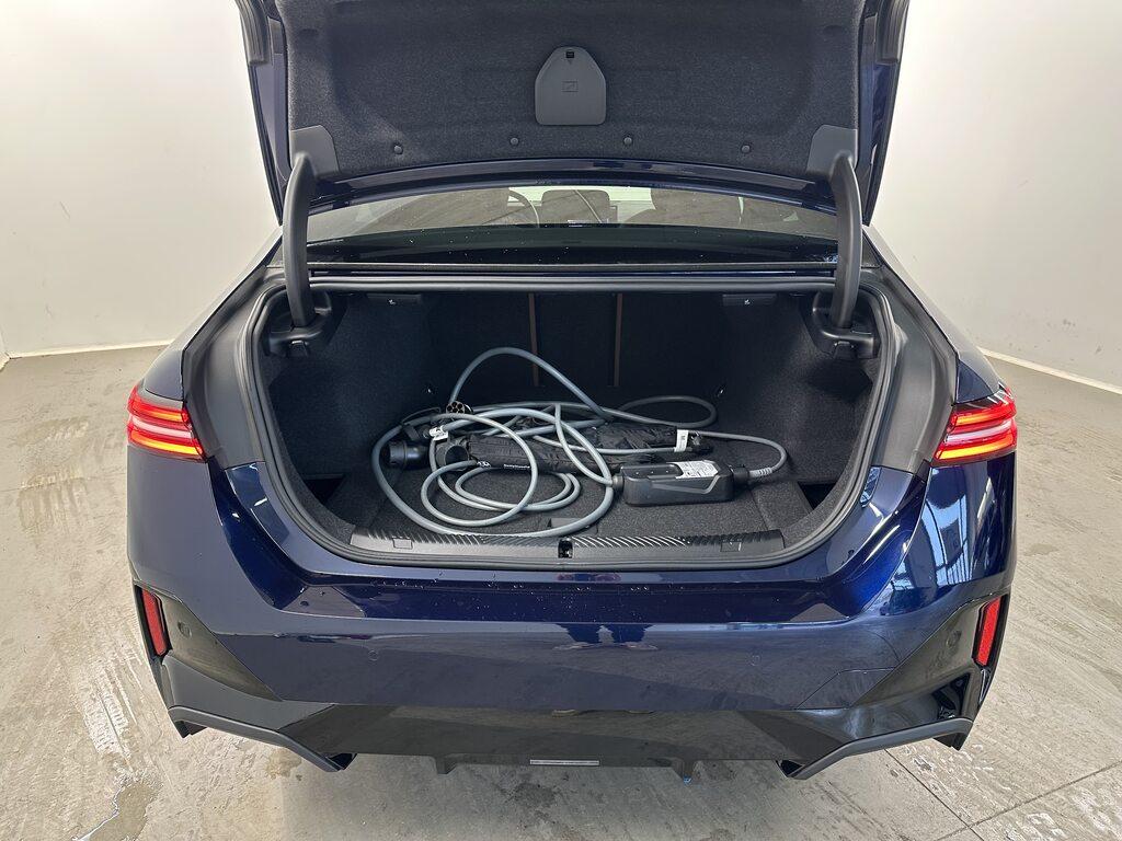 BMW i5 edrive40