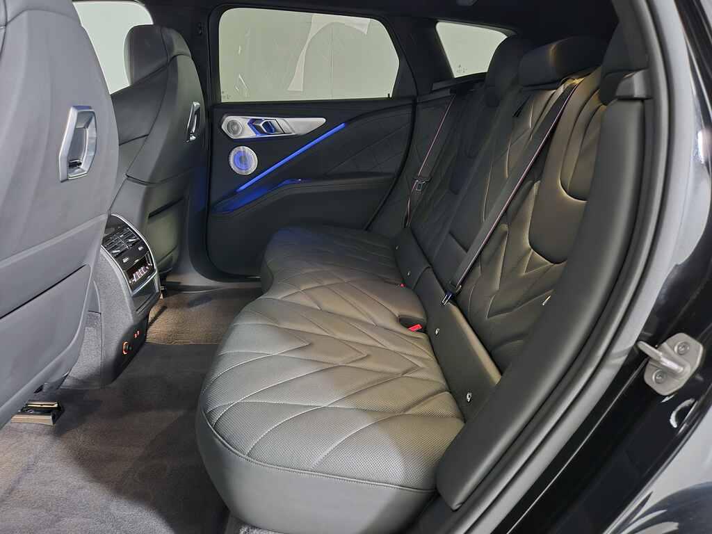 BMW XM 4.4 steptronic