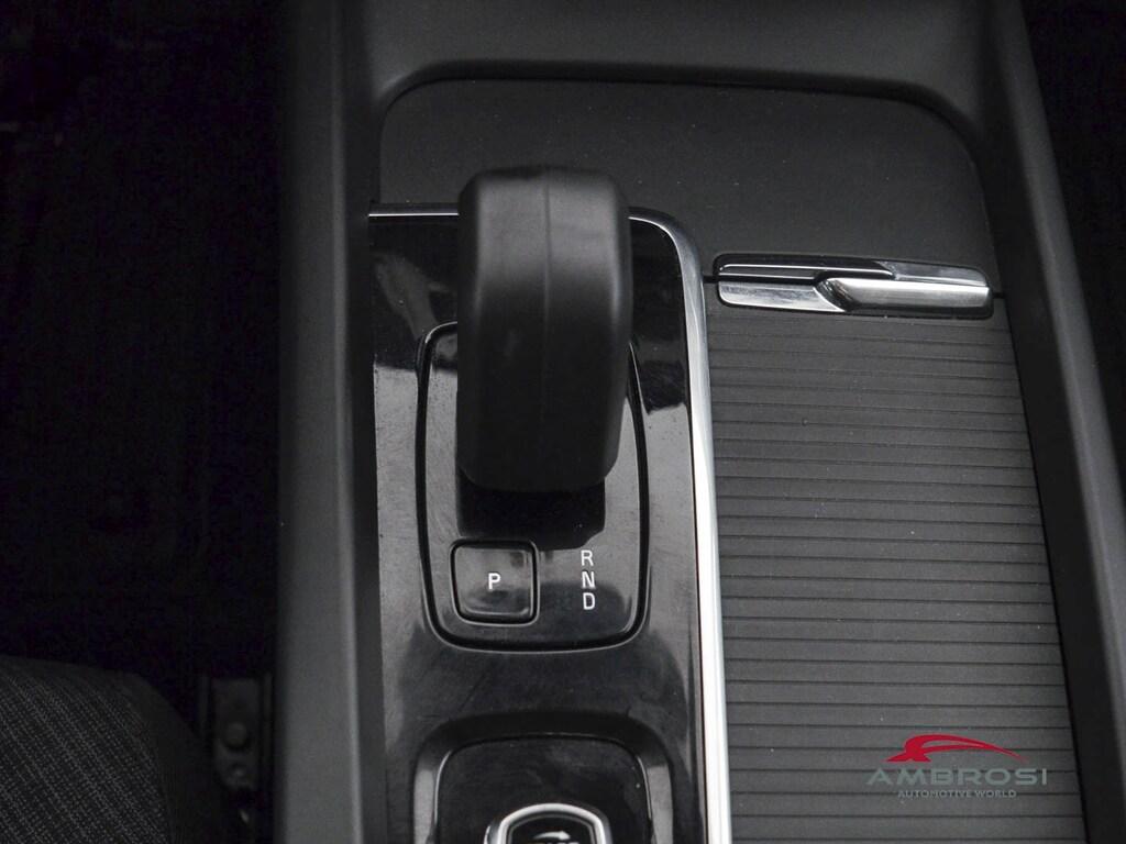 Volvo XC60 2.0 B4 Momentum auto