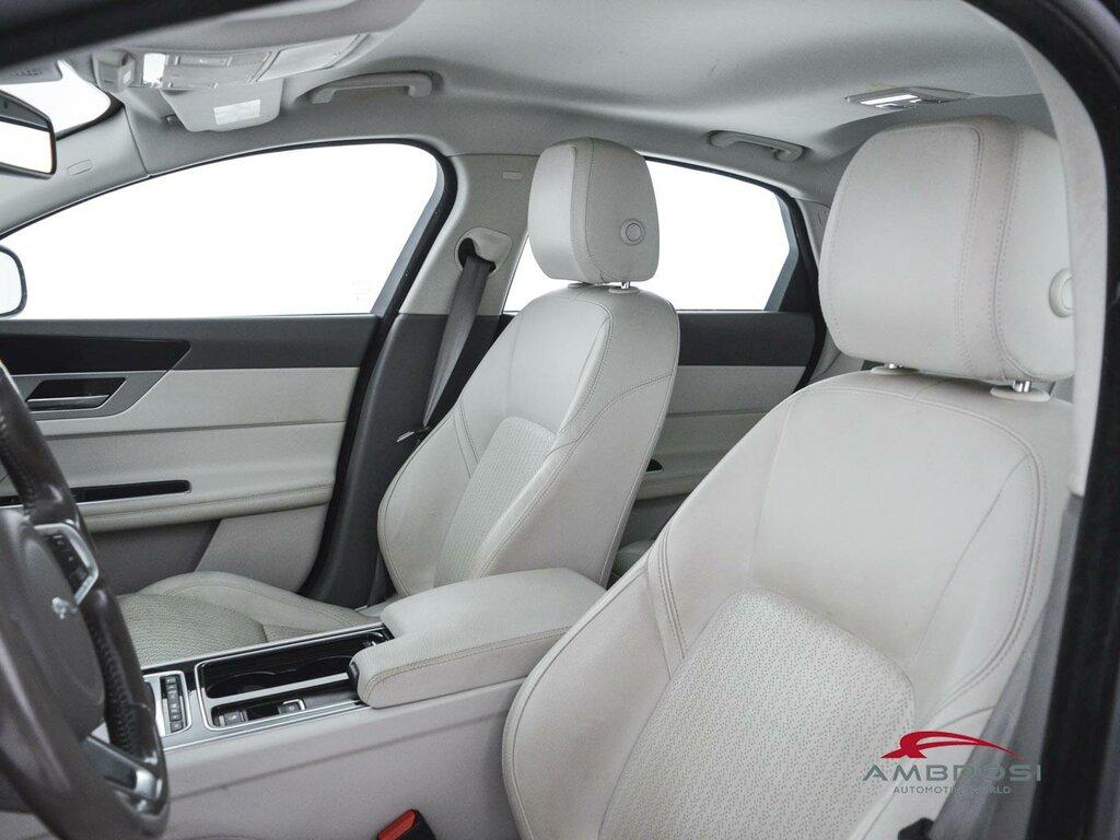 Jaguar XF 2.0d i4 Pure awd 240cv auto my18