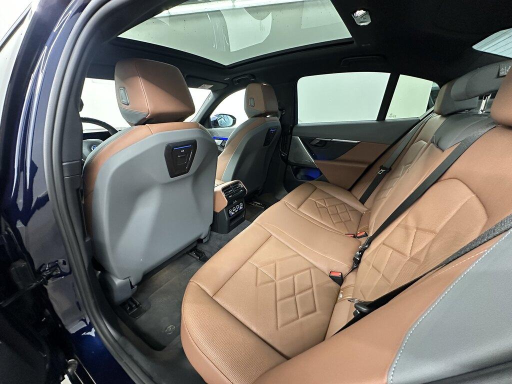 BMW i5 edrive40