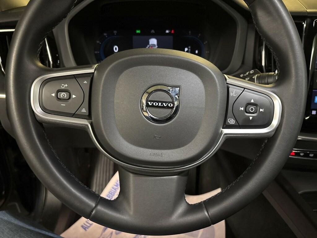 Volvo XC60 2.0 B4 Momentum Pro awd auto