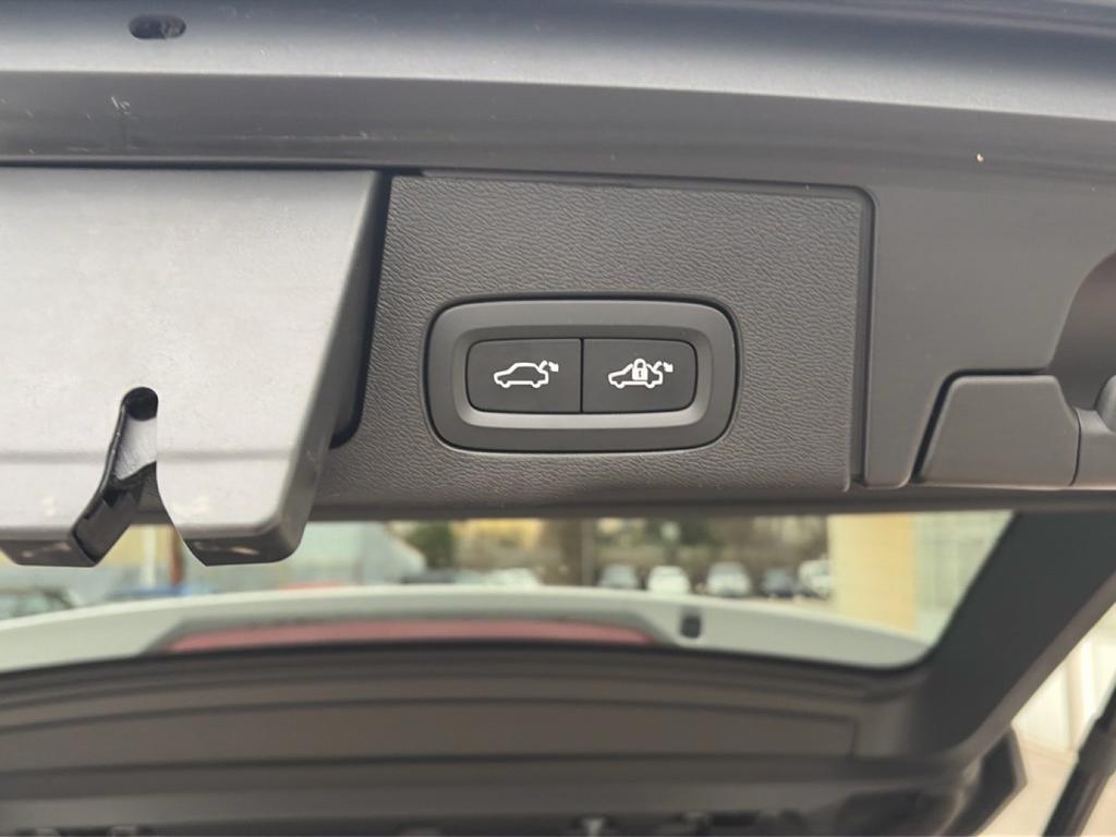 Volvo XC60 2.0 B4 Momentum auto