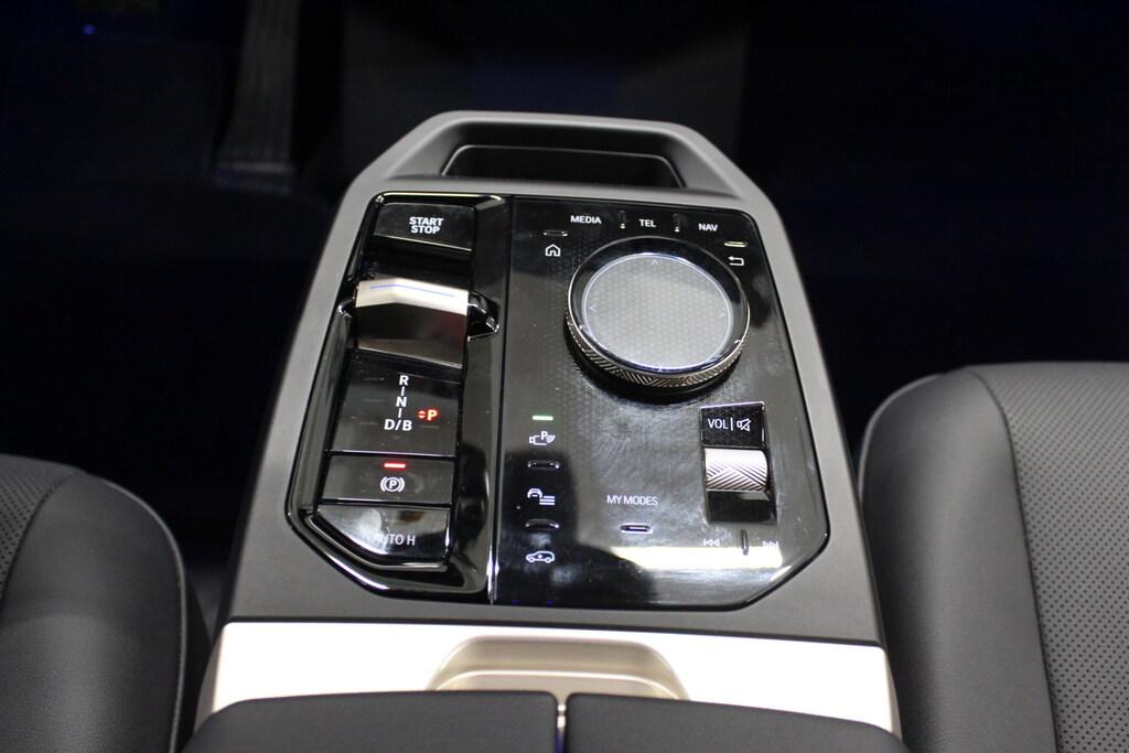 BMW iX xdrive50 pacchetto sportivo