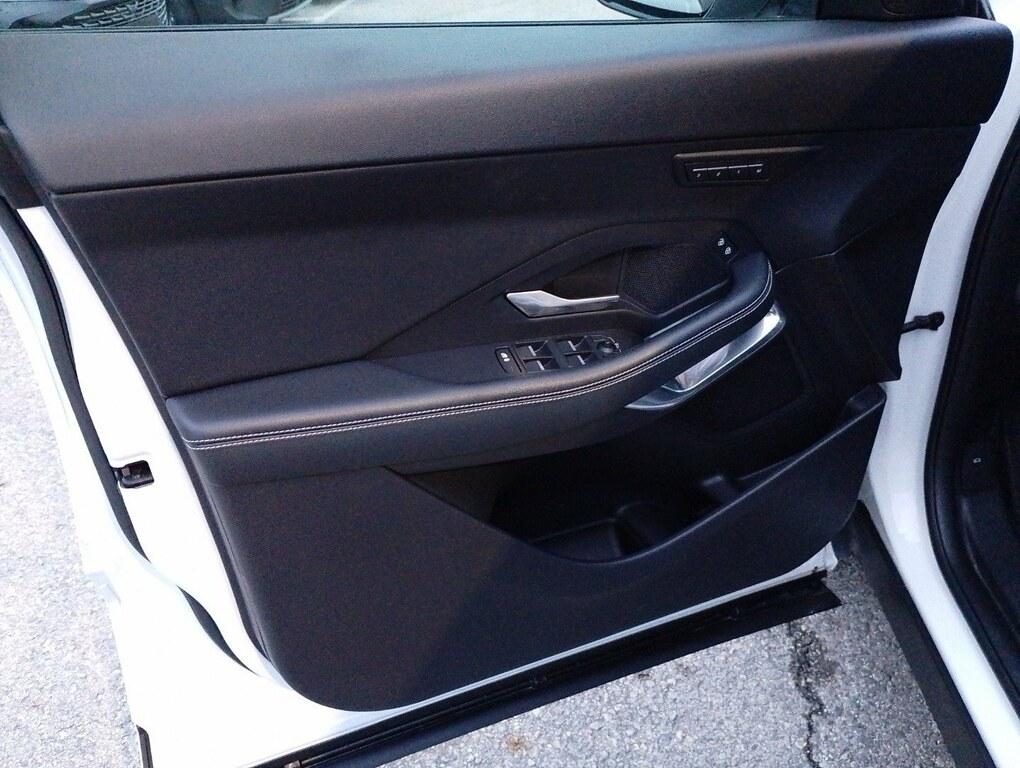 Jaguar E-Pace 2.0 D163 R-Dynamic SE awd auto