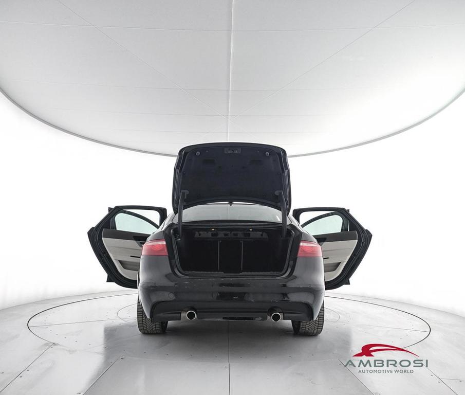 Jaguar XF 2.0d i4 Pure awd 240cv auto my18