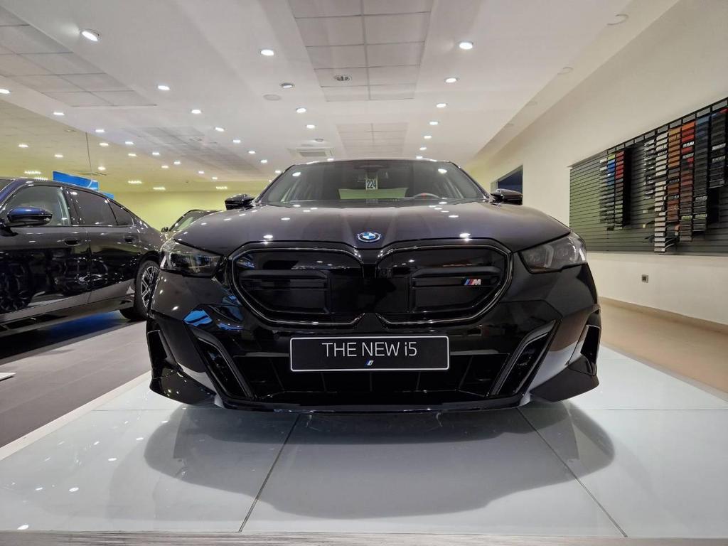 BMW i5 M60 auto