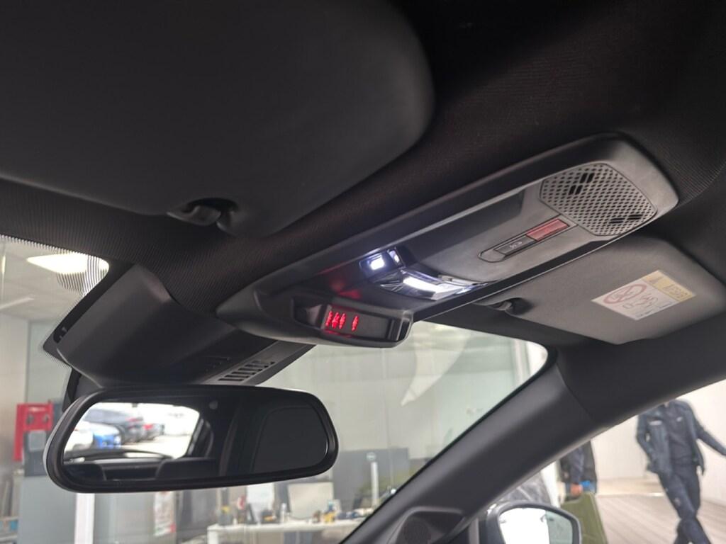 Peugeot 208 1.2 hybrid GT 136cv e-dcs 6
