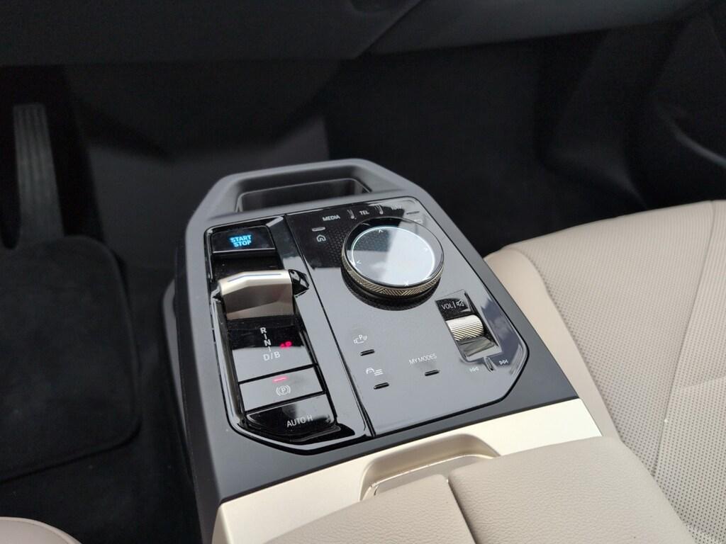 BMW iX xdrive40 pacchetto sportivo